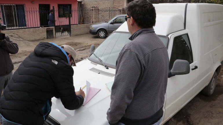 Multaron al dueño de un pitbull por atacar a un perro en la calle