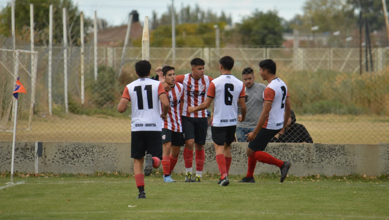 El Rojo le ganó a Patagonia y da pelea arriba. Foto: Marcelo Aranea