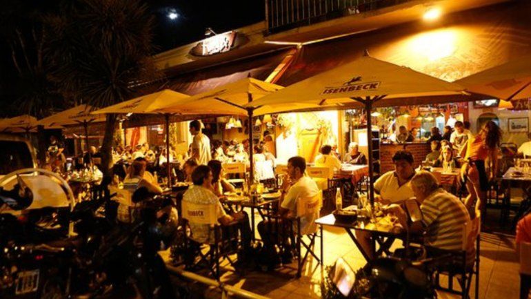 Mar del Plata: comerciantes se niegan a cumplir el toque de queda