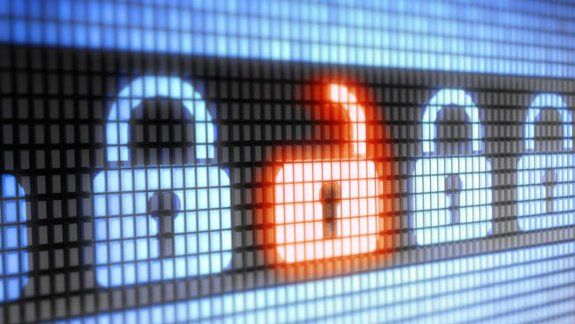 La encuesta dice que la gente teme hackeos y compra poco en la red.