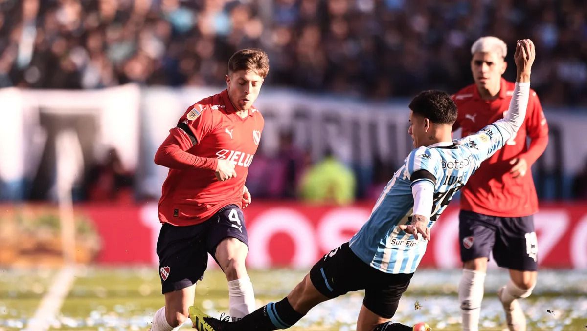 Un gol anulado y dos expulsados en un picante clásico entre Racing e Independiente