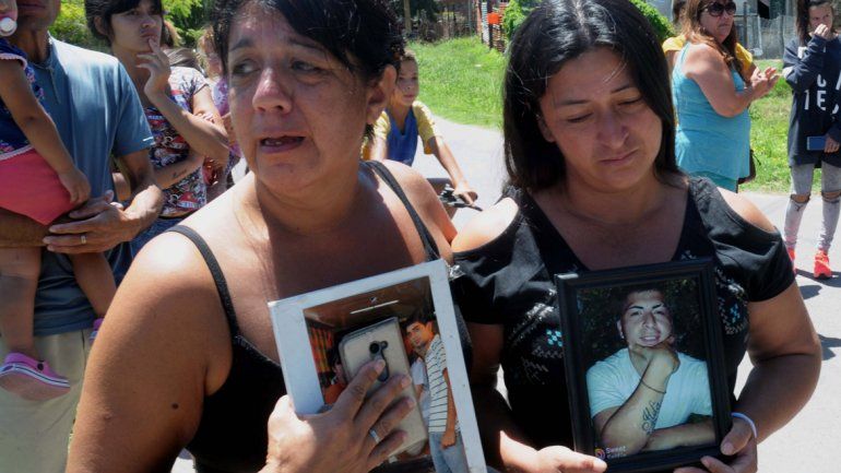 Los familiares de los chicos asesinados reclaman justicia. Todo ocurrió en una fiesta privada en City Bell.