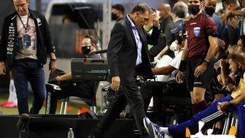 los dos cracks de boca que piden irse en medio del caos los dos cracks de boca que piden irse en medio del caos