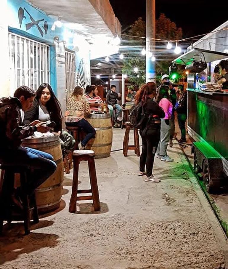 Luego de vender Tortas Fritas y choripanes sobre la Autovía Norte, Federico trasladó su carro de comidas sobre Godoy y Río Caleufú. En esa intersección nació el sándwich El Misil. Ante la demanda de pedidos de la gente la familia no tardó en dar el  salto al negocio gastronómico. 