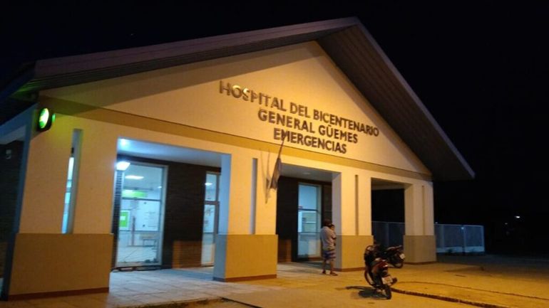 La menor permanece internada en el área de obstetricia del hospital bajo consigna policial.
