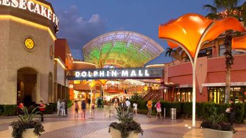 escandalo en miami: cinco turistas argentinos fueron arrestados por robos millonarios en un shopping escandalo en miami: cinco turistas argentinos fueron arrestados por robos millonarios en un shopping