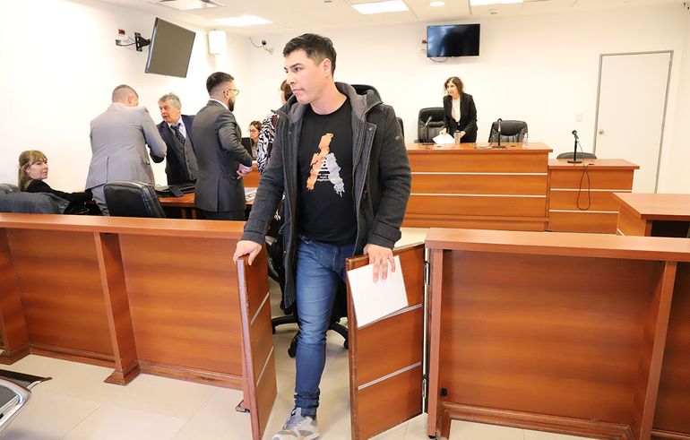 Abel de la Cruz Retamal, cabecilla de la estafa a la Clínica Pasteur, saliendo de la audiencia con destino a la cárcel U12. Abel de la Cruz Retamal, cabecilla de la estafa a la Clínica Pasteur, saliendo de la audiencia con destino a la cárcel U12.