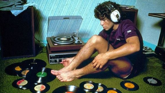 El santo cancionero: las diez mejores canciones al Diez