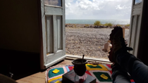 Mate, lecturas y mucho silencio con vista al mar en Cabo Raso, en la costa sur de Chubut. Mate, lecturas y mucho silencio con vista al mar en Cabo Raso, en la costa sur de Chubut.