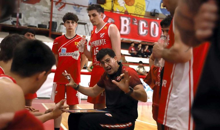 Andrés García es el entrenador de Independiente de Neuquén. Andrés García es el entrenador de Independiente de Neuquén. 