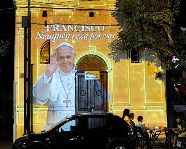 Neuquinos se reunieron para rezar por el Papa Francisco en una histórica capilla