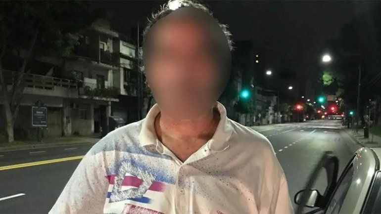 Violó el aislamiento y argumentó que salió en busca de travestis
