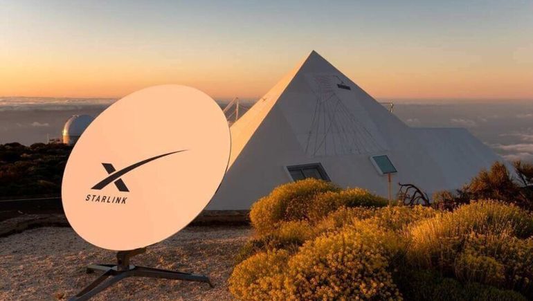 El servicio de internet satelital Starlink ya está disponible para su compra en Argentina. Algunos celulares lo tendrán gratuitamente.