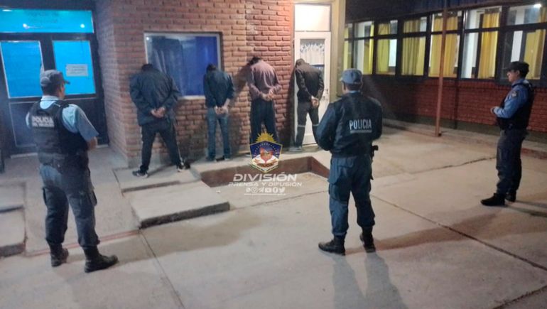 Cinco detenidos por robar un tanque de agua