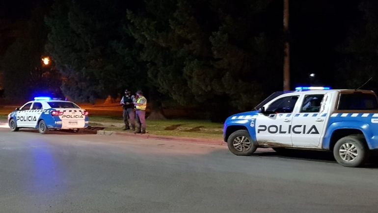 Violencia en Centenario: dispararon 10 veces desde un auto