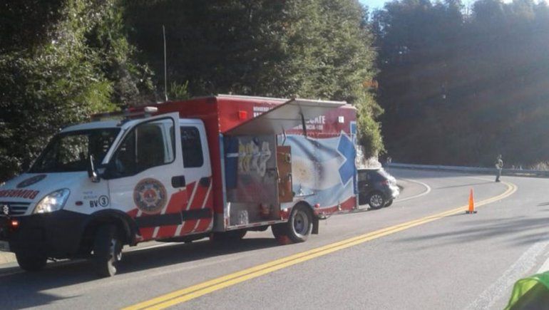 Cuatro personas resultaron heridas en un choque frontal en el Camino de los Siete Lagos.&nbsp;