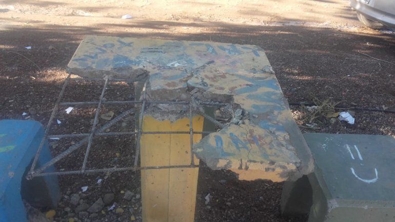 A mazazos destruyeron un centro vecinal en Toma Norte II