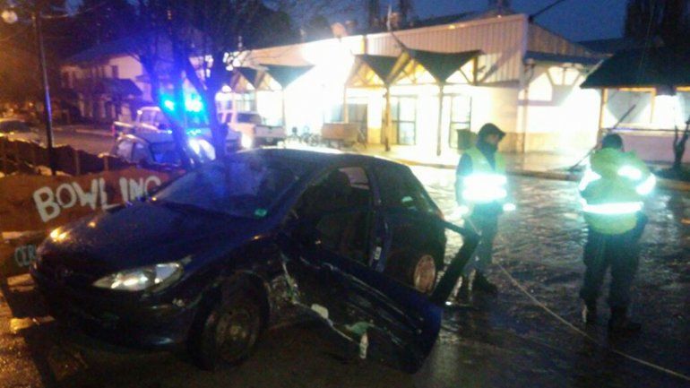 Una pareja de policías y un militar chocaron en pleno centro de Junín