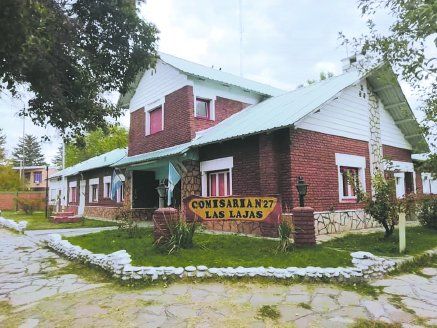 La mujer policía se desempeñaba en la Comisaría 27 de Las Lajas y ahora está en su casa con coronavirus. La mujer policía se desempeñaba en la Comisaría 27 de Las Lajas y ahora está en su casa con coronavirus.