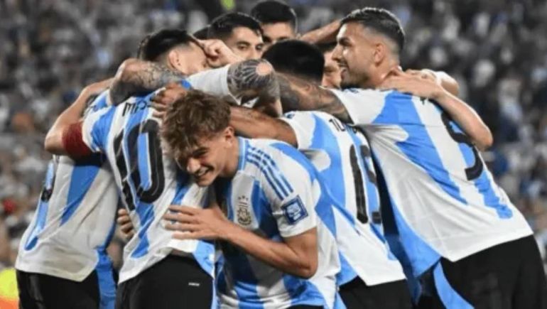 Una joya de la Selección argentina fue tentada para jugar en la Premier League: la respuesta de su club