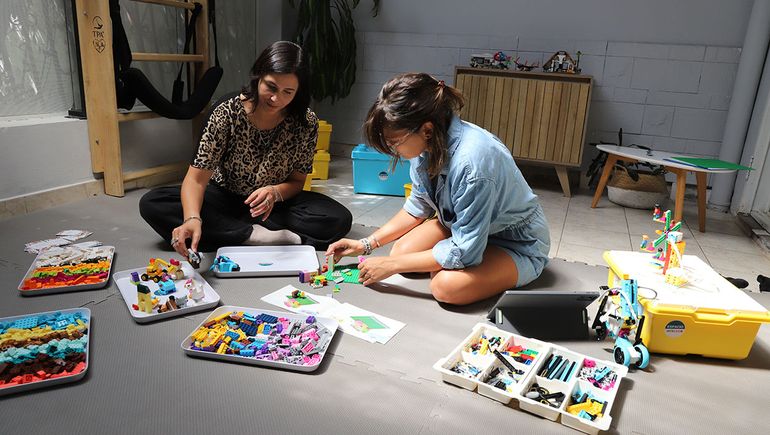 Las psicólogas de Neuquén que usan los Lego como terapia para aprender jugando