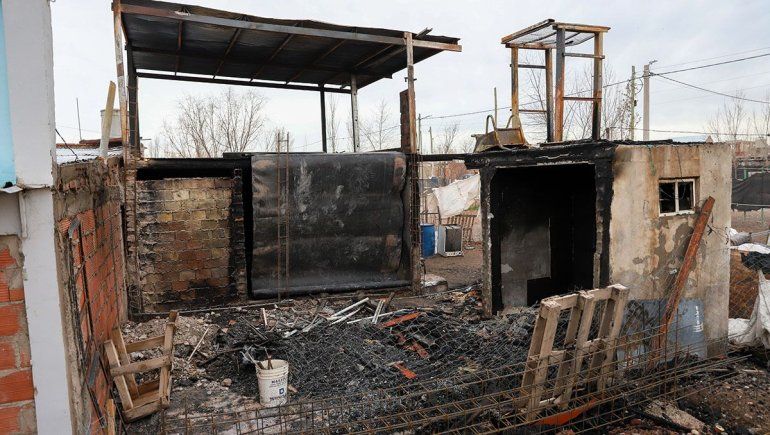 Fabio Lezcano es un vecino de Neuquén que perdió todo en un incendio