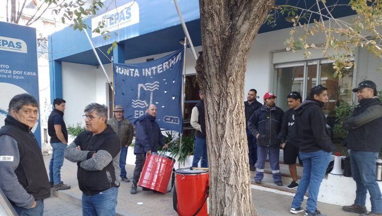 EPAS: reclamo por falta de personal, de recursos y de ropa de trabajo