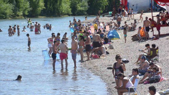 A media tarde de ayer los balnearios se poblaron de gente.