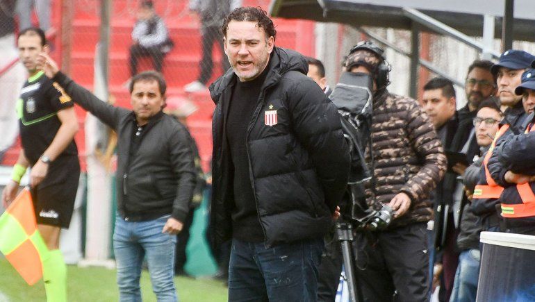 Milito tiene un pie afuera del Pincha y eliminaron a Colón