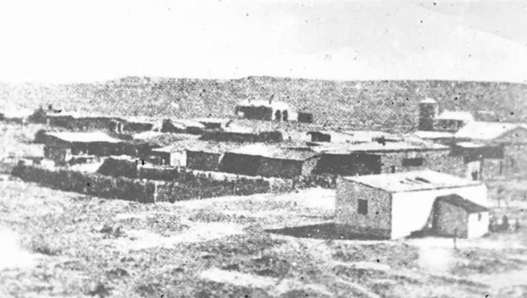 Neuquen era incipiente caserío en el medio del desierto.