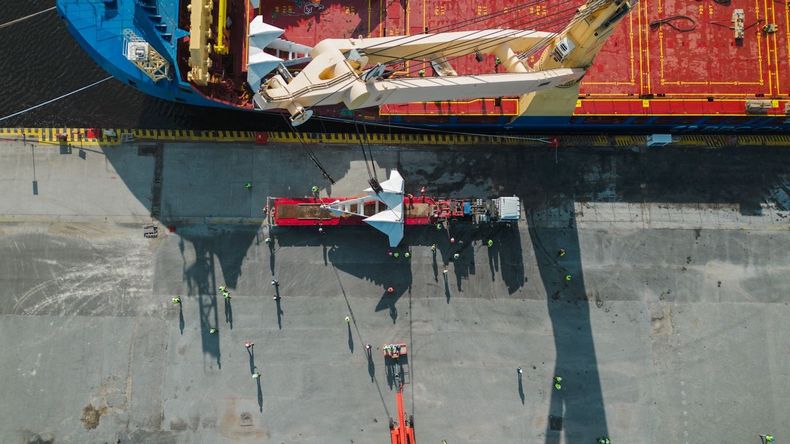 El proyecto VMOS continúa avanzando con maniobras logísticas en Puerto Quequén. | LM Neuquen El proyecto VMOS continúa avanzando con maniobras logísticas en Puerto Quequén.