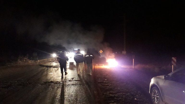 Trabajadores municipales de El Chañar retomaron el corte sobre Ruta 7