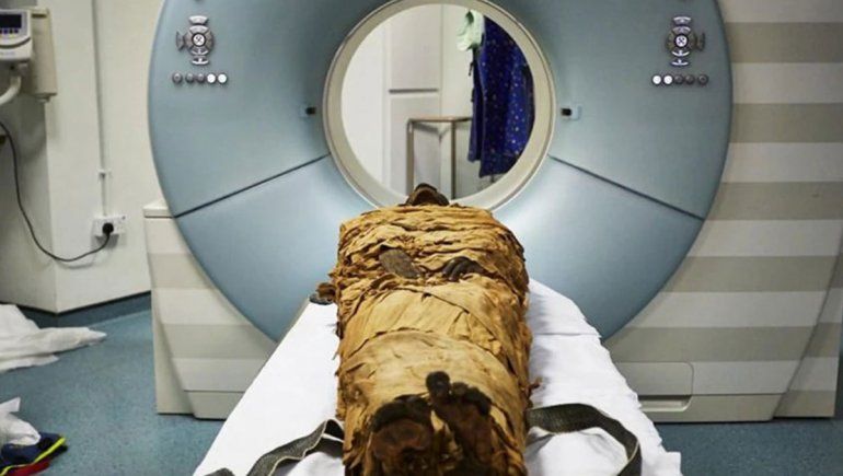 Científicos británicos hicieron hablar a una momia de Egipto