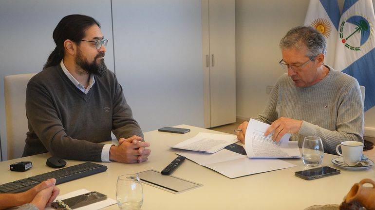 El presidente de la cooperativa Calf junto al ministro Regueiro / Foto CALF