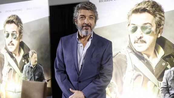 El horror de un pasado que duele. Darín cuenta que intenta meterse en la cabeza de un tipo que arrastra un ancla pesadísima en su conciencia porque, aunque no haya podido hacerlo, fue parte del horror de los temibles vuelos de la muerte.