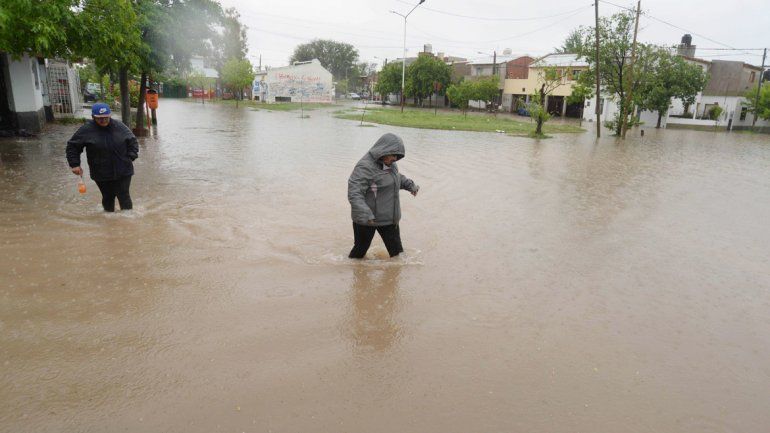 Crítica del Colegio de Arquitectos por las inundaciones: Se permitieron conexiones ilegales a la red cloacal