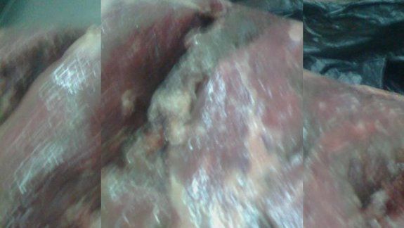 secuestran 100 kilos de carne en mal estado en un local de comidas