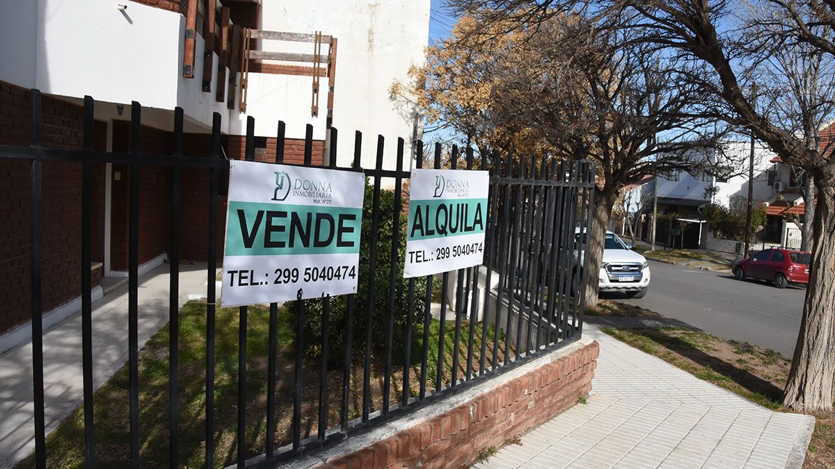 Crece el número de casas antiguas en venta en el centro neuquino