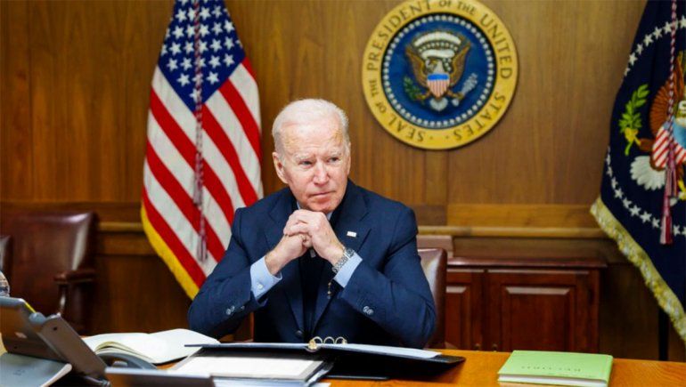 Biden prohíbe importaciones de petróleo de Rusia