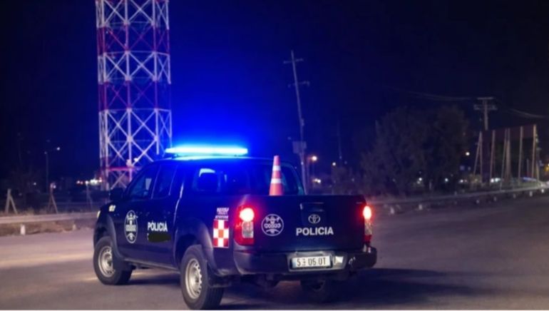 Fuentes de la policía de Chubut revelaron que en el interior de la caja sospechosa solo había una colección de piedritas pequeñas que presuntamente un turista quería llevarse como recuerdo de viaje. Fuentes de la policía de Chubut revelaron que en el interior de la caja sospechosa solo había una colección de piedritas pequeñas que presuntamente un turista quería llevarse como recuerdo de viaje.