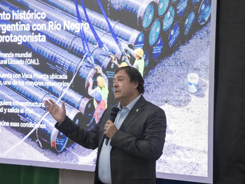 Weretilneck presentó en Viedma los detalles del acuerdo por Argentina LNG. Weretilneck presentó en Viedma los detalles del acuerdo por Argentina LNG.