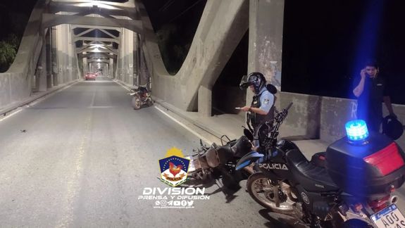 Un ladrón se tiró al río