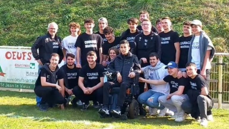 El joven jugador de rugby que quedó cuadripléjico tras recibir una fuerte entrada de un rival en Francia.