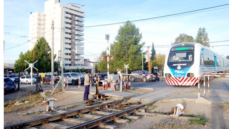El tren actualmente sólo para en las estaciones de Cipolletti y Neuquén. El tren actualmente sólo para en las estaciones de Cipolletti y Neuquén.