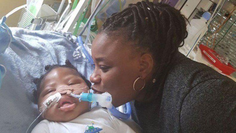 Lanre y Takesha, los padres del bebé llamado Isaiah, están desesperados.