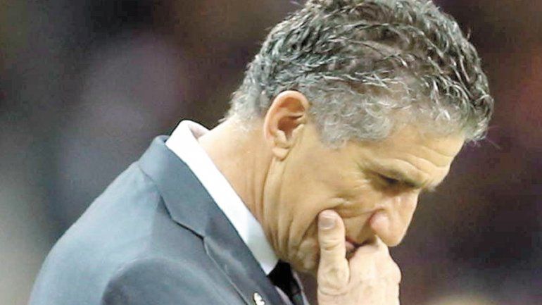 El Patón Bauza charló con los jugadores largo y tendido.
