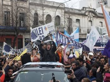 La motosierra de Javier Milei va más allá de un símbolo del ajuste. (Foto Marina Espeche)
