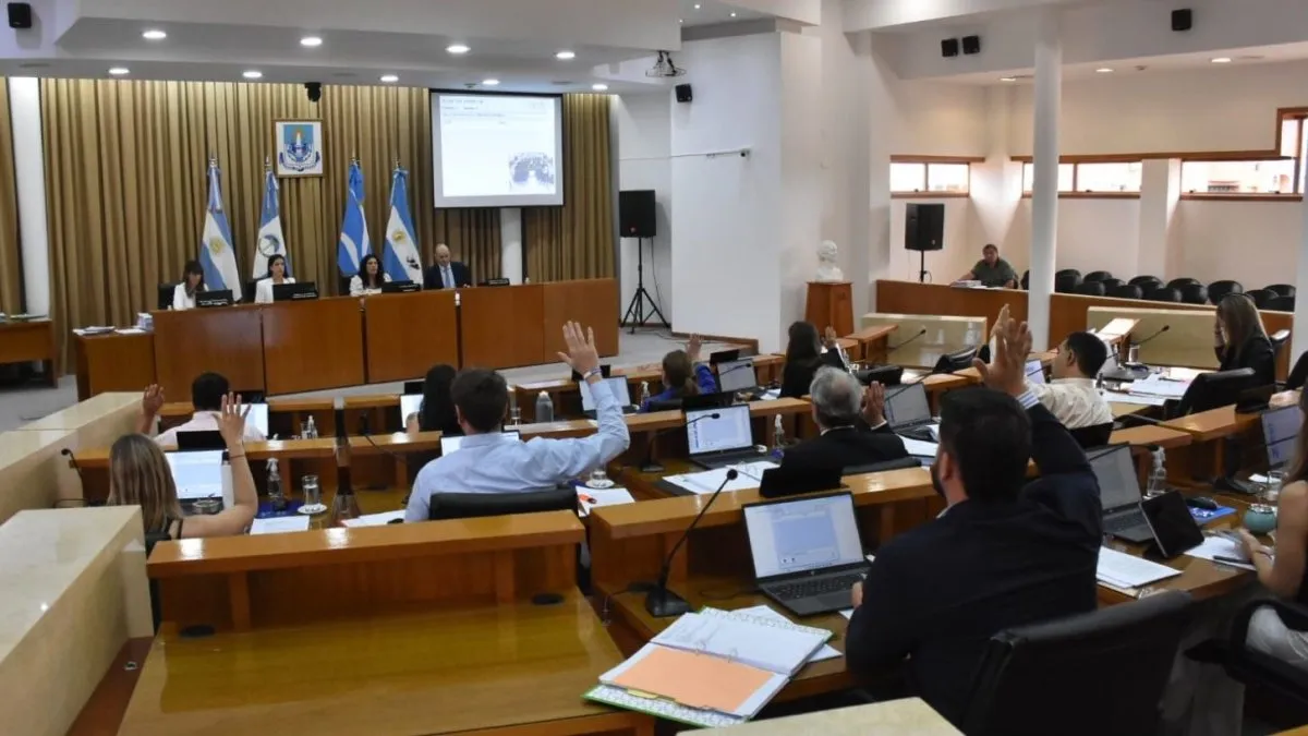 Aprobadas por 13 votos a favor y 5 en contra.