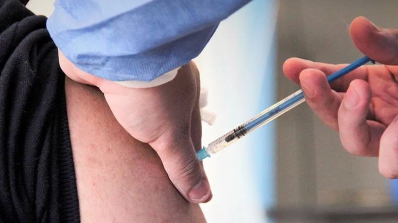 El calendario de vacunas es cuenta pendiente en muchos adultos | LM Neuquen El calendario de vacunas es cuenta pendiente en muchos adultos