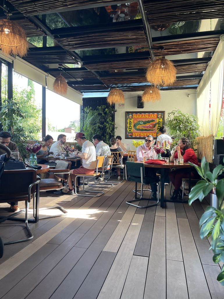 El salón de Esquina Común en el barrio La Condesa. El salón de Esquina Común en el barrio La Condesa.